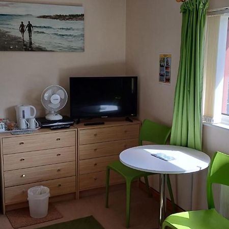 Pendine Sands Guest House Bagian luar foto