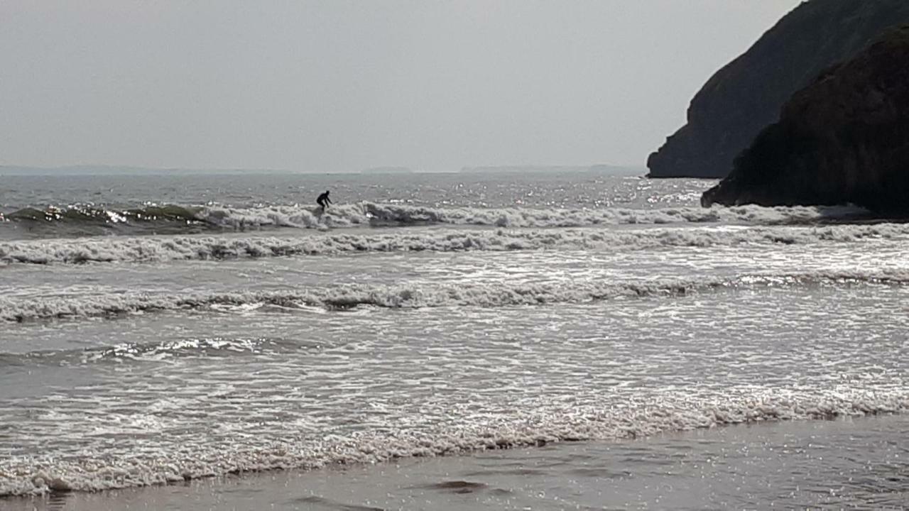Pendine Sands Guest House Bagian luar foto
