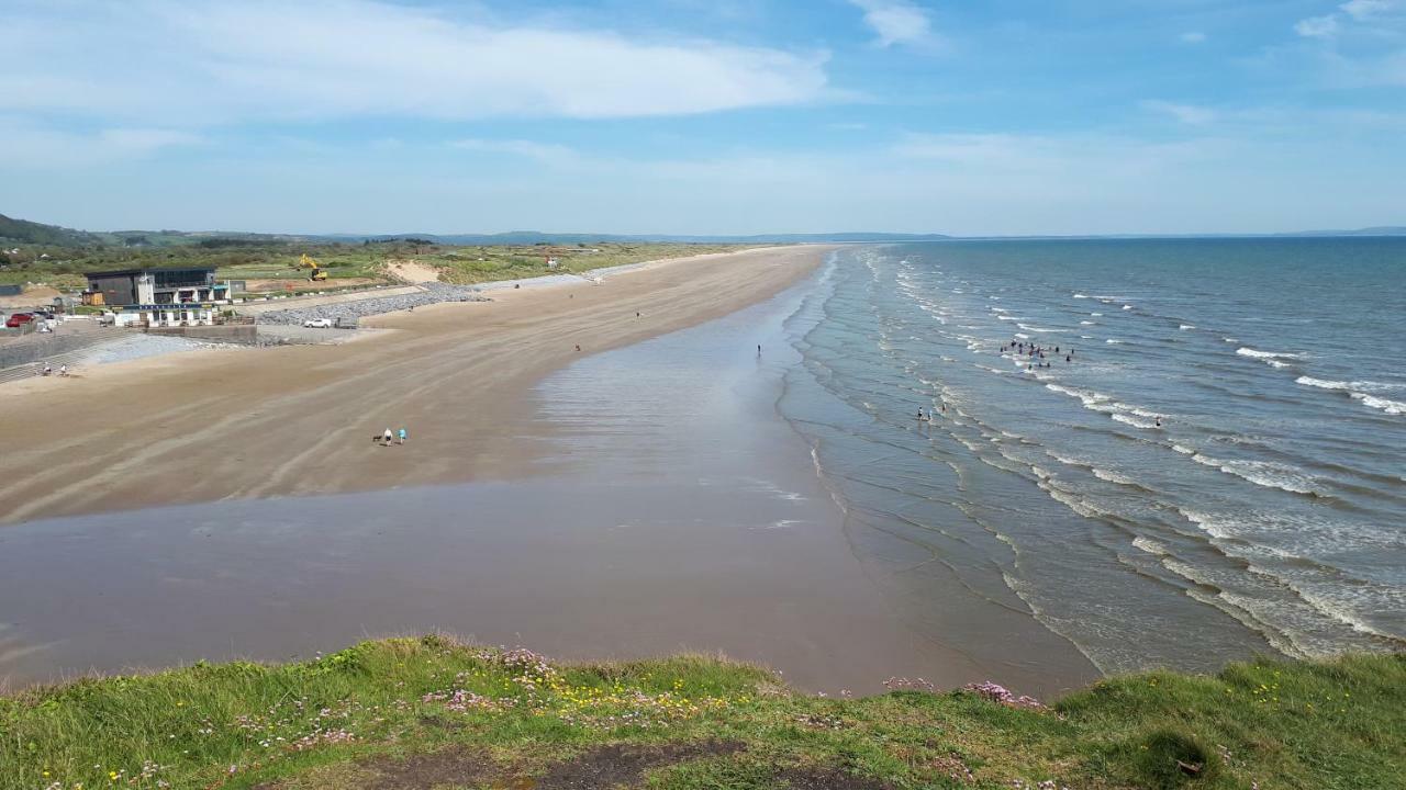 Pendine Sands Guest House Bagian luar foto